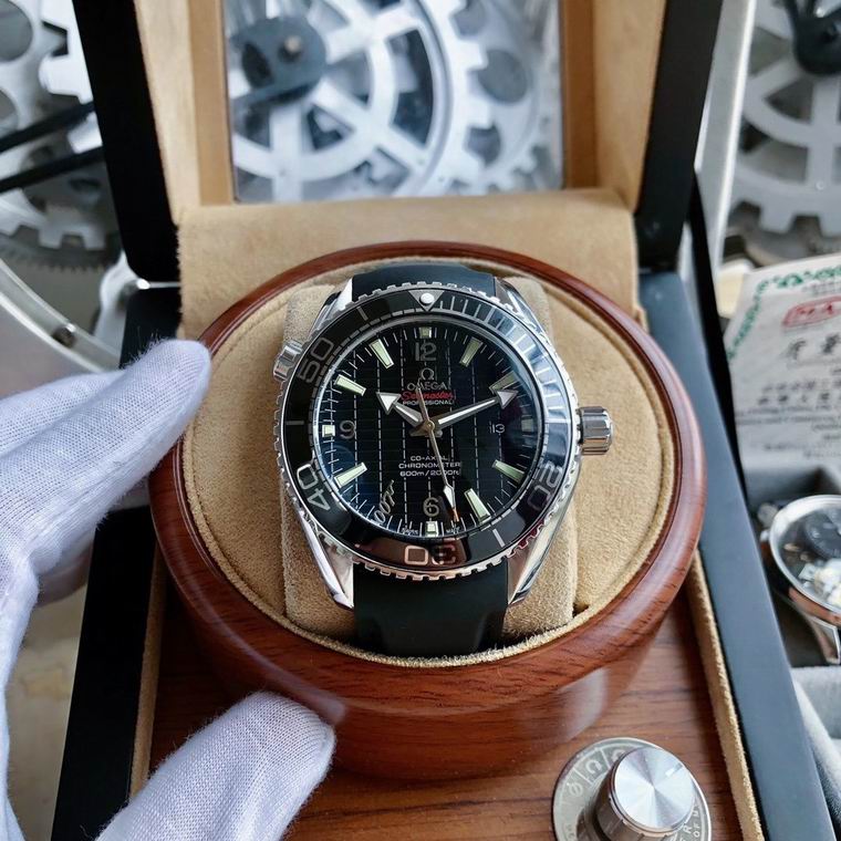 Omega men 45mm M11